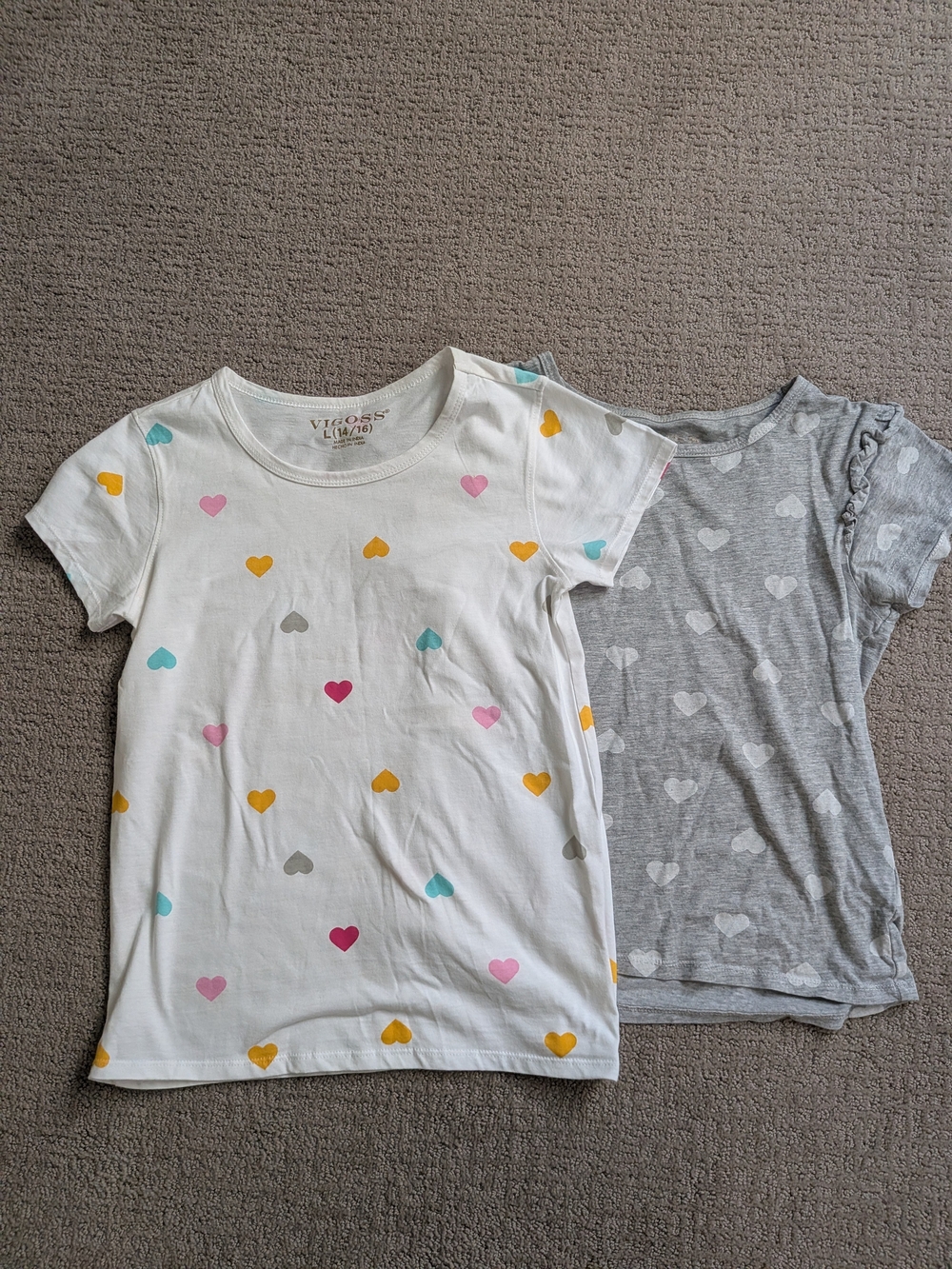 2 Vigoss Girls' White Heart Print Tees - Multicolor Hearts